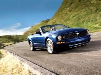 Mustang Convertible (2008) - picture 1 of 2