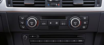 BMW 3 Series (2009) - picture 28 of 34