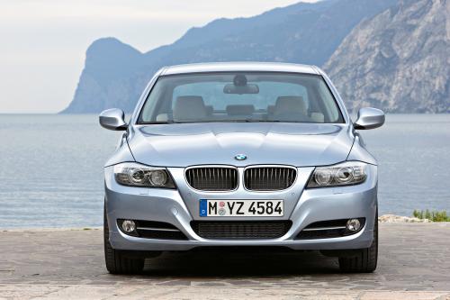 BMW 3 Series (2009) - picture 1 of 34