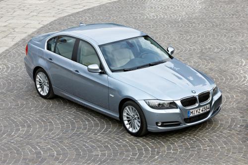 BMW 3 Series (2009) - picture 8 of 34