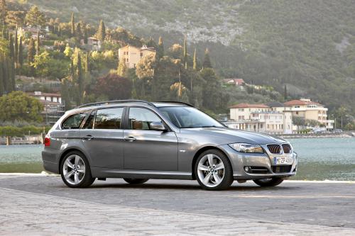 BMW 3 Series (2009) - picture 17 of 34