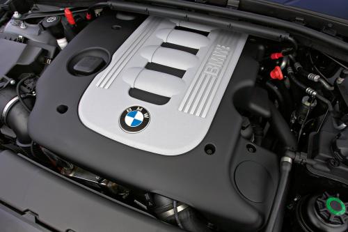 BMW 3 Series (2009) - picture 25 of 34