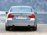 BMW 3 Series (2009) - picture 6 of 34