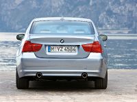 BMW 3 Series (2009) - picture 6 of 34