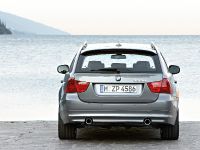 BMW 3 Series (2009) - picture 18 of 34