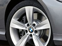 BMW 3 Series (2009) - picture 21 of 34
