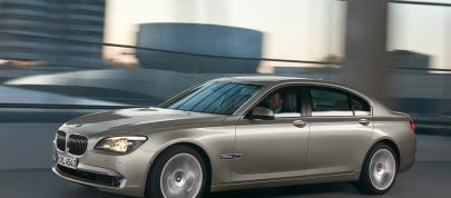 BMW 7 Series (2009) - picture 4 of 9