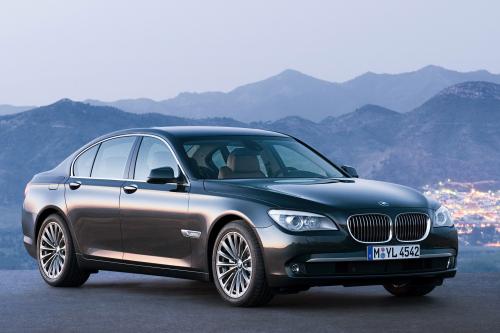 BMW 7 Series (2009) - picture 1 of 9