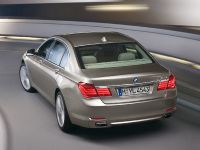 BMW 7 series (2009) - picture 5 of 9