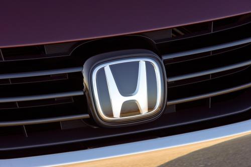 Honda FCX Clarity (2009) - picture 9 of 16