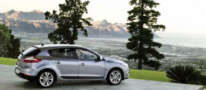 Renault Megane Hatch (2008) - picture 7 of 19