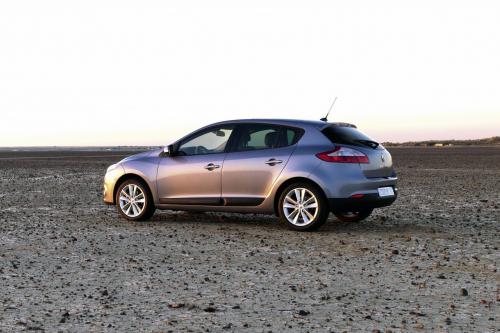 Renault Megane Hatch (2008) - picture 8 of 19