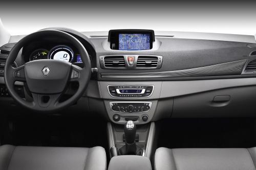 Renault Megane Hatch (2008) - picture 16 of 19