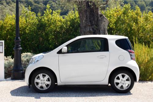 Toyota iQ (2008) - picture 9 of 10