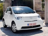 Toyota iQ (2008) - picture 6 of 10