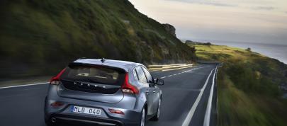 Vovlo V40 Hatch (2012) - picture 12 of 17