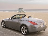 Nissan 350Z Roadster (2009) - picture 2 of 12