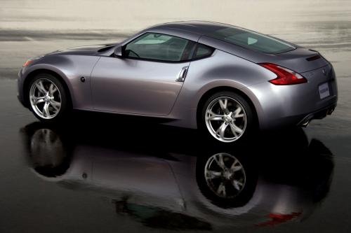 Nissan 370Z Coupe (2009) - picture 1 of 3