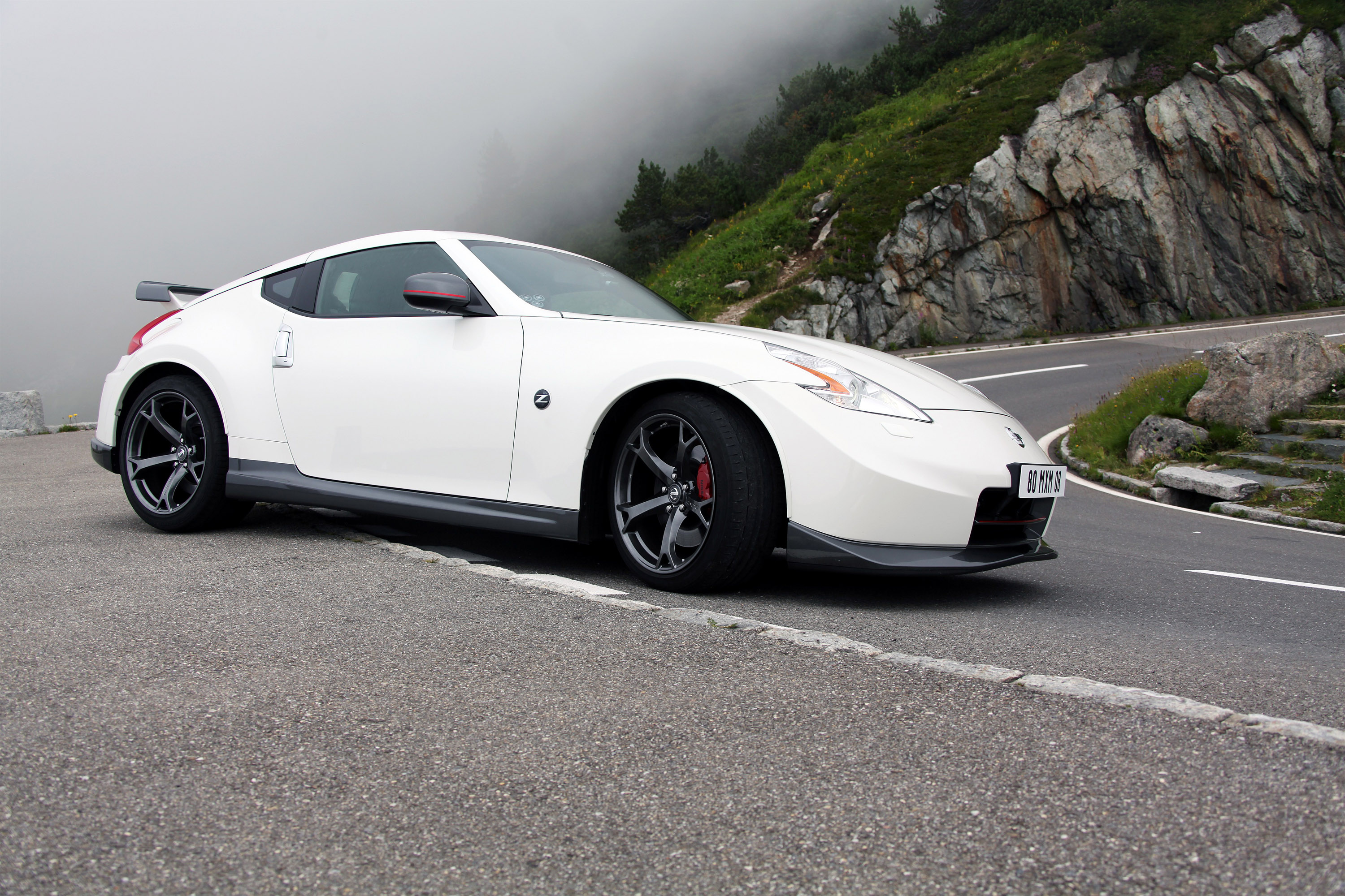 Nissan 370Z Nismo vs Wingsuit