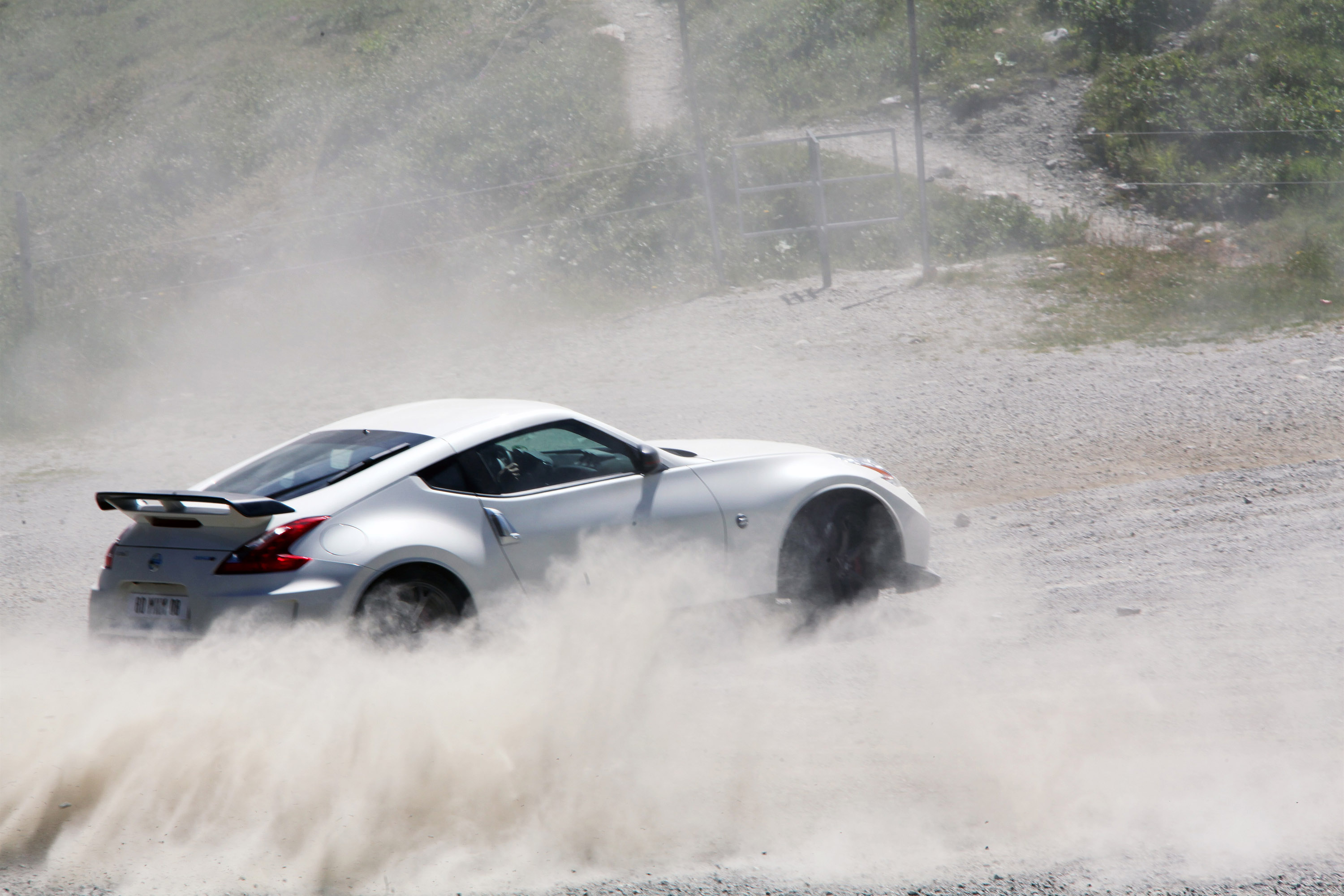 Nissan 370Z Nismo vs Wingsuit