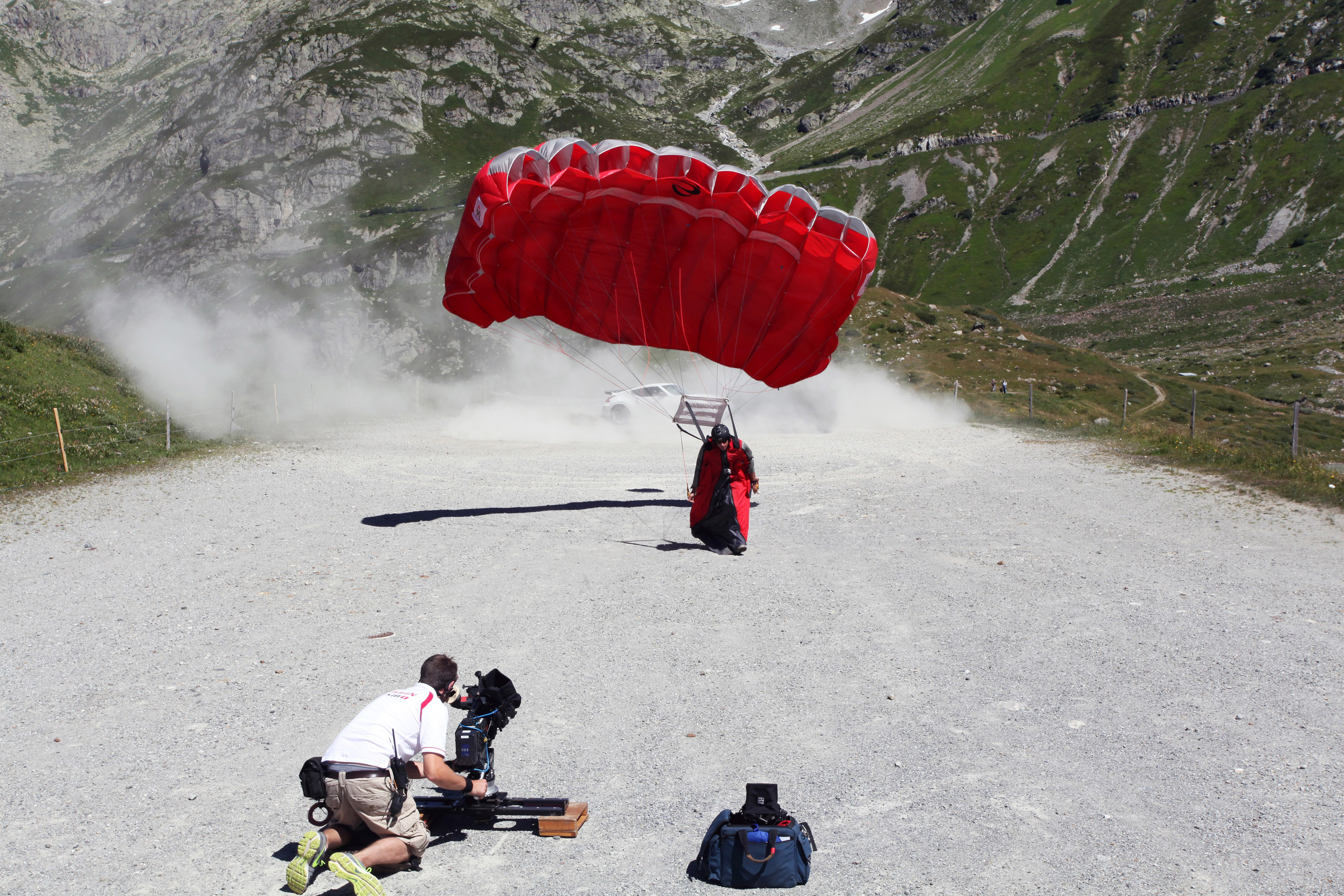 Nissan 370Z Nismo vs Wingsuit