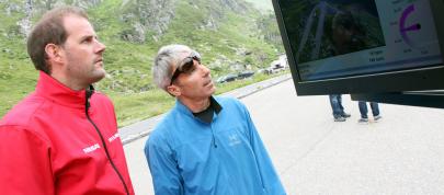 Nissan 370Z Nismo vs Wingsuit (2013) - picture 12 of 14