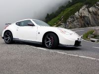 Nissan 370Z Nismo vs Wingsuit (2013) - picture 1 of 14