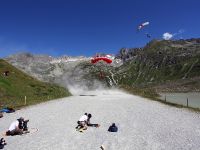 Nissan 370Z Nismo vs Wingsuit (2013) - picture 6 of 14