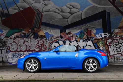 Nissan 370Z (2010) - picture 1 of 3