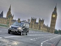 Nissan e-NV200 and NV200 London Taxi (2013) - picture 2 of 2