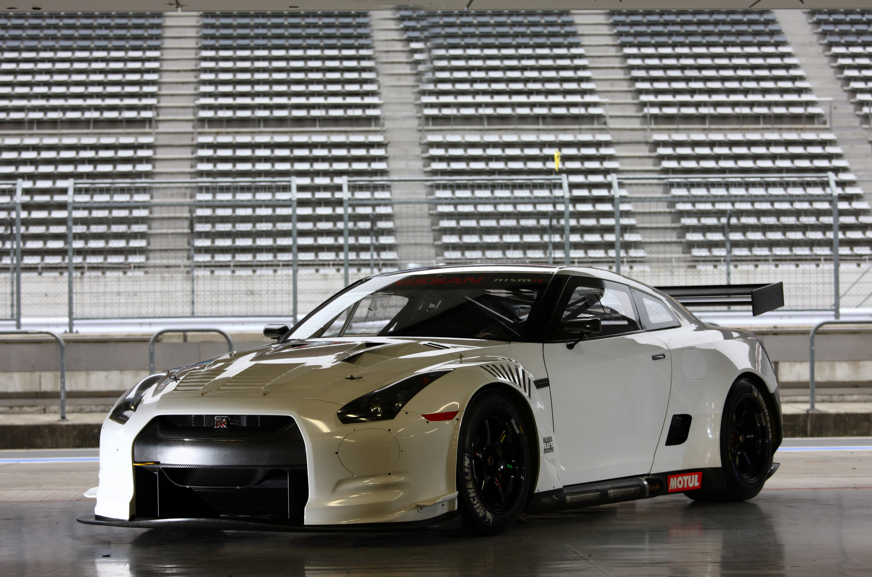 Nissan GT-R  FIA GT1