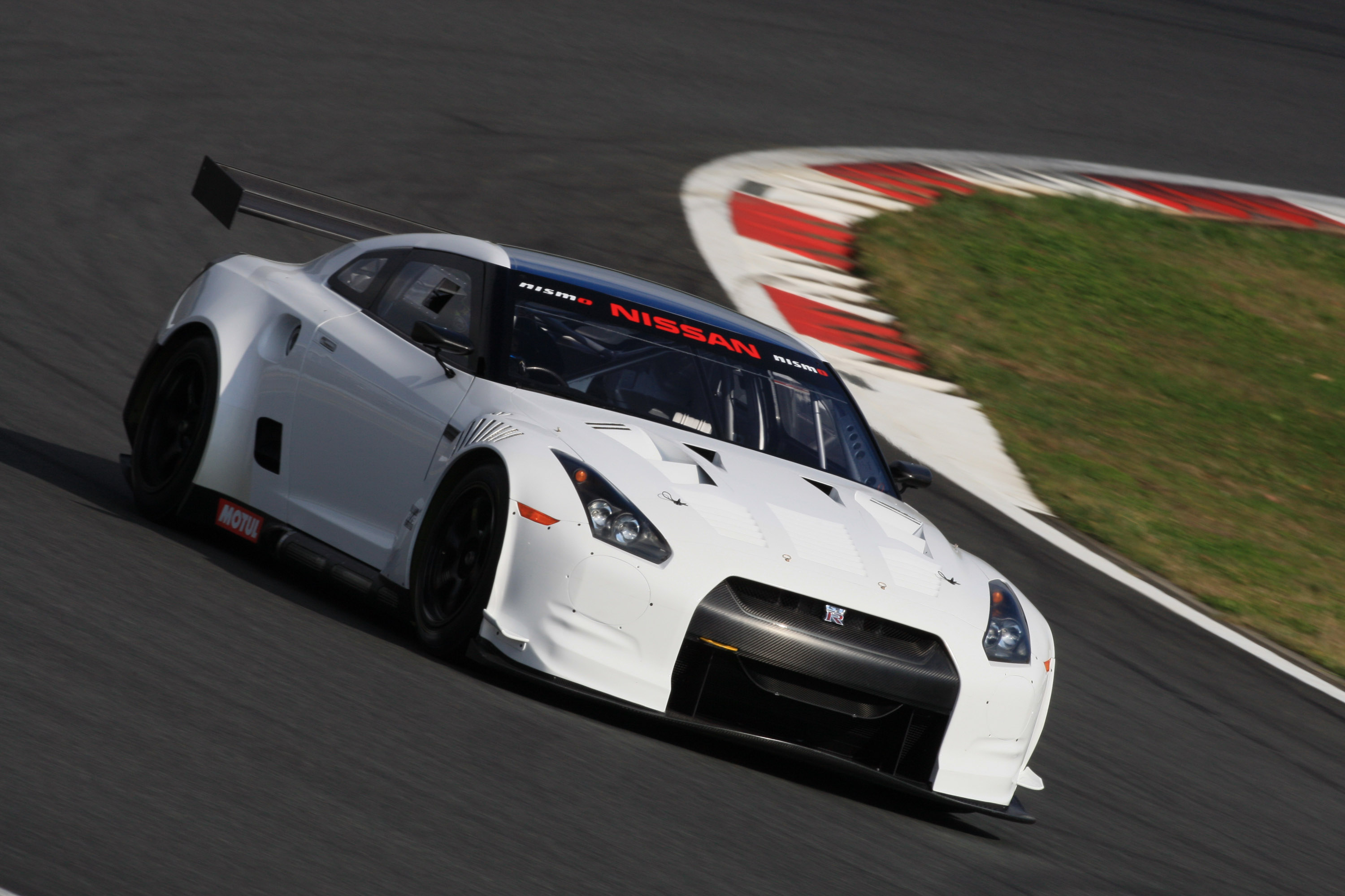 Nissan GT-R  FIA GT1