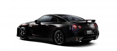 Nissan GT-R SpecV (2010) - picture 4 of 19