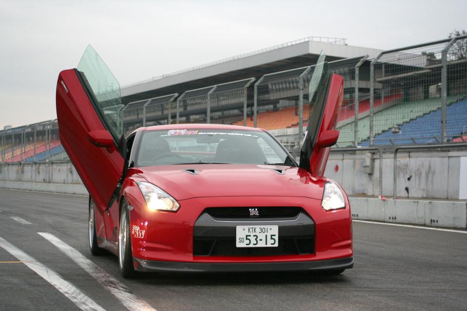 Nissan GT-R with LSD wing doors