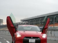 Nissan GT-R with LSD wing doors (2009) - picture 1 of 4