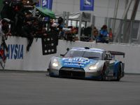 Nissan GT-R (2008) - picture 2 of 4