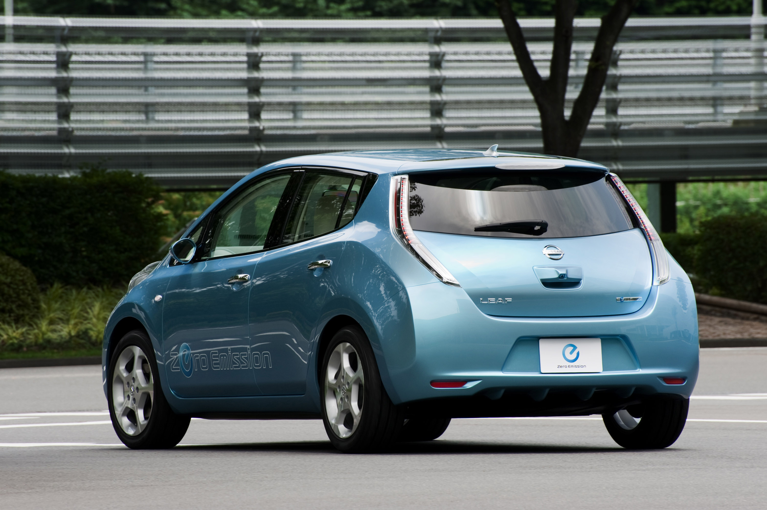 Электронные машины автомобили. Nissan Leaf 2010. Nissan Leaf 2011. Nissan Leaf 2008. Nissan Leaf ev.