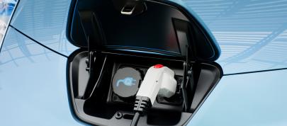 Nissan LEAF (2010) - picture 31 of 35