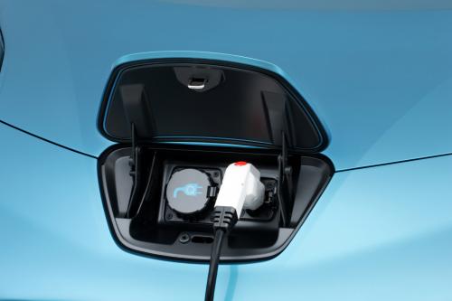 Nissan LEAF (2010) - picture 33 of 35