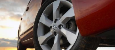 Nissan Note (2009) - picture 7 of 10