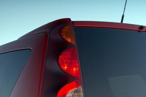 Nissan Note (2009) - picture 8 of 10