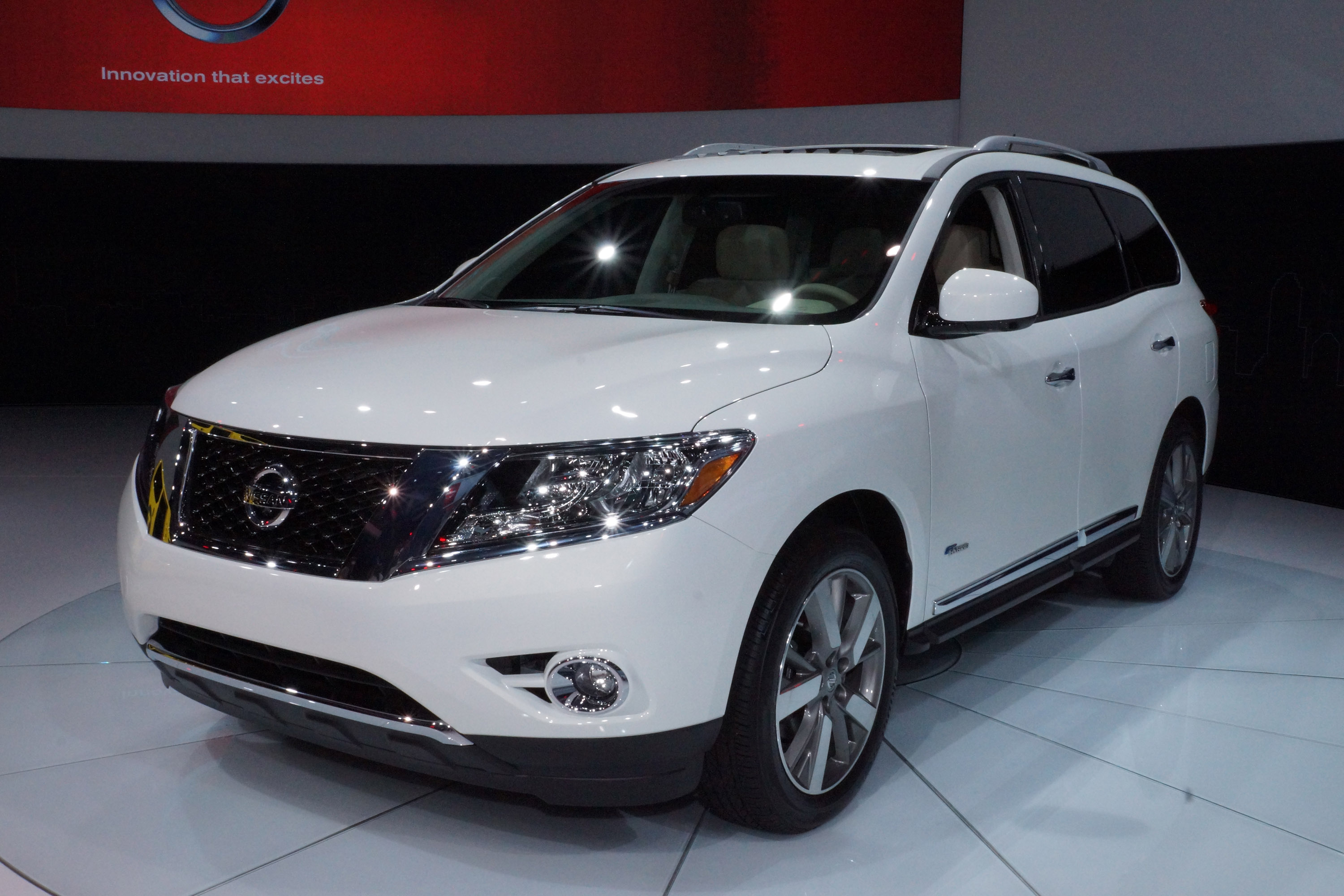 Nissan Pathfinder Hybrid New York