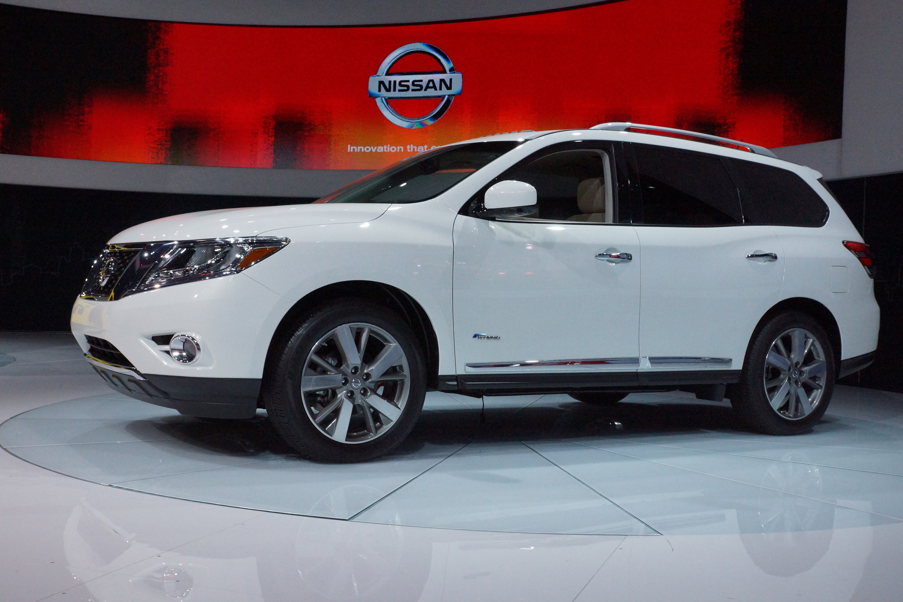 Nissan Pathfinder Hybrid New York