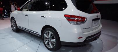 Nissan Pathfinder Hybrid New York (2013) - picture 4 of 5