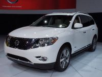 Nissan Pathfinder Hybrid New York (2013)