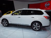Nissan Pathfinder Hybrid New York (2013) - picture 2 of 5