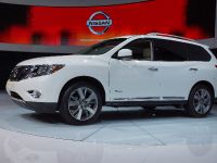 Nissan Pathfinder Hybrid New York (2013) - picture 3 of 5