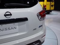 Nissan Pathfinder Hybrid New York (2013) - picture 5 of 5
