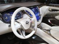 Nissan Resonance Detroit (2013) - picture 10 of 11