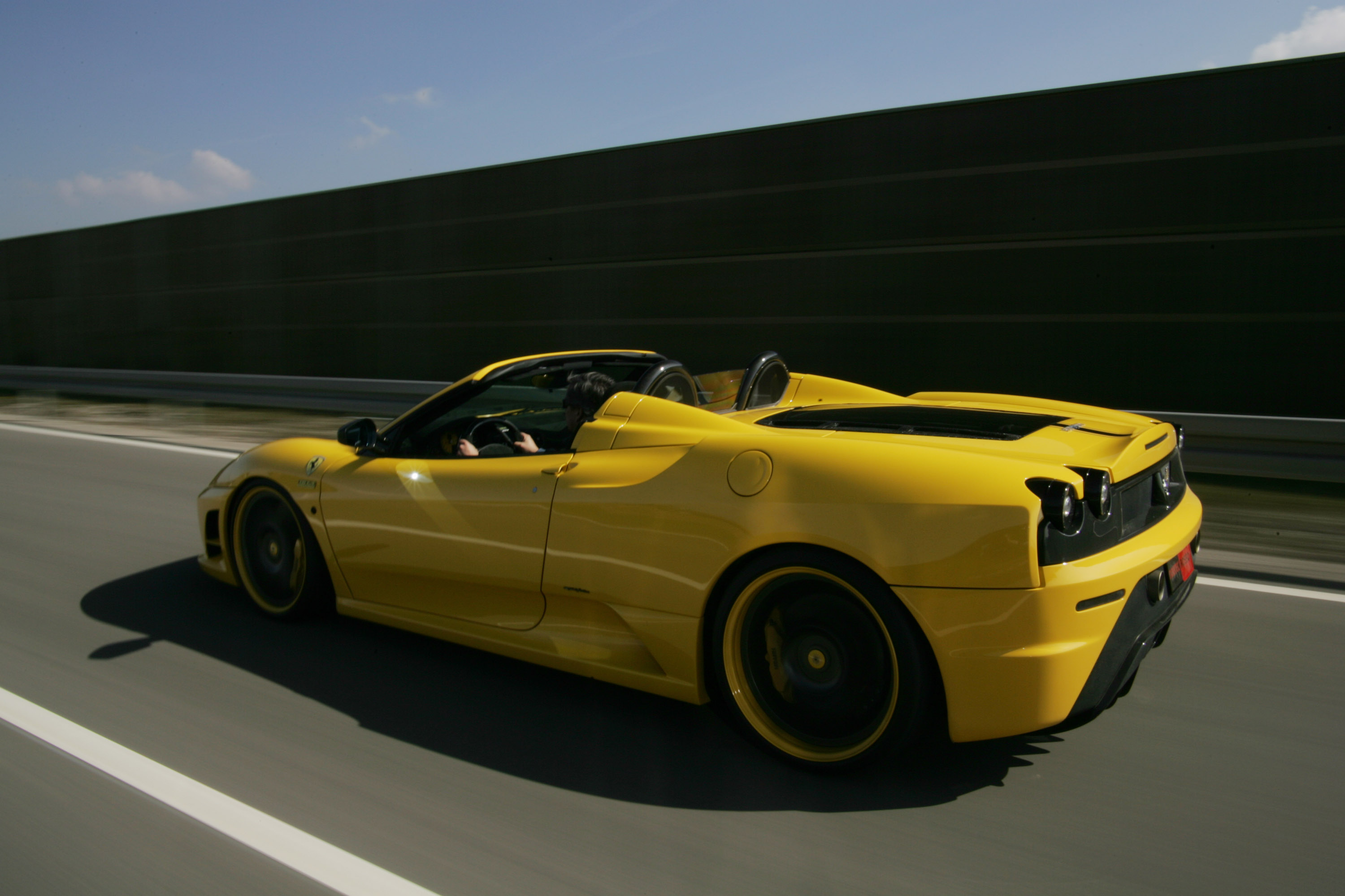 NOVITEC ROSSO Ferrari Scuderia Spider 16M